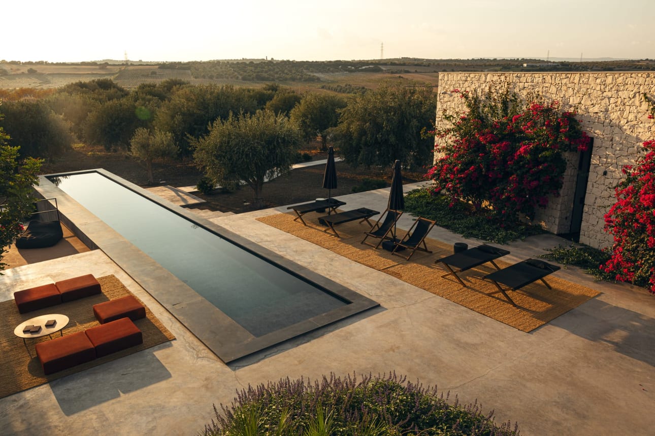 img:https://www.thethinkingtraveller.com/media/Blog%20Images/villas%20italy%20summer%202025/TTT_Sicily_Belladonna_SEP24_044.jpg